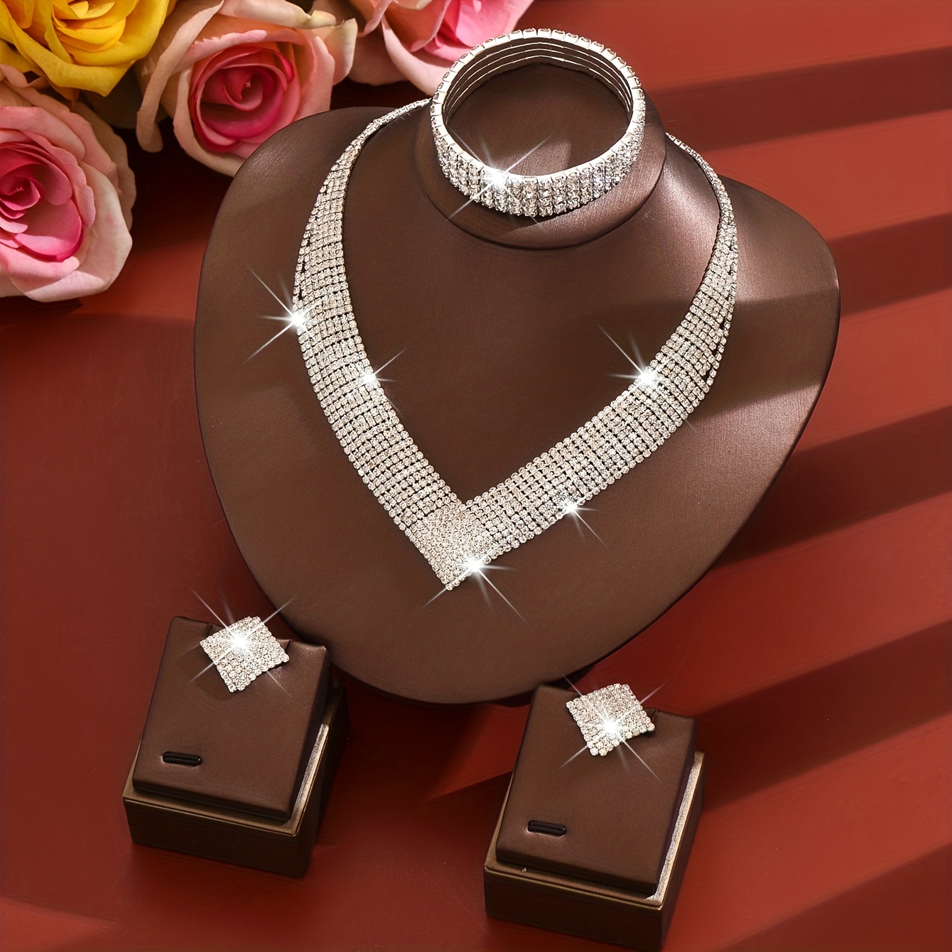 Atmospheric Elegant Women's Jewelry Set with Necklace and Earrings
